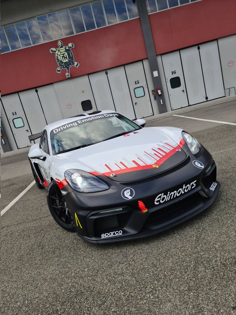 TommyMaino's tweet photo. [DED] - Porsche Cayman GT4 CS

#DrivingEmotionDays 
#Ebimotors 
#TommyMaino 

#Porsche 
#PorscheCustomerRacing 
#IlGiornaleDigitale 
#ItalianGestureLab 
#Sparco 

#CircuitoTazioNuvolari 
#Track4Fun https://t.co/HoVu1DG1Ym