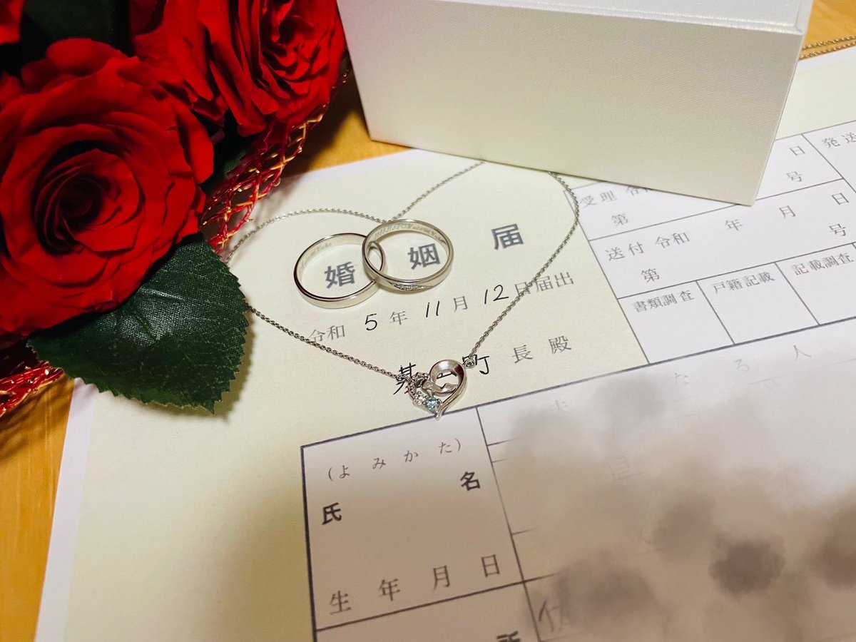 hermit_hr's tweet photo. «ご報告»
本日、2023.11.12 入籍いたしました。

家族仲良く明るい家庭を築いていきたいと思います👨‍👩‍👧

出会いのきっかけはジャニーズだったしこからもずっとジャニオタです😆

これからも仲良くしてもらえると嬉しいです‼️
そしてごはんも呼んでくださいね🥹

Hey! Say! JUMPの婚姻届に誓います https://t.co/eIbbv1H5DI
