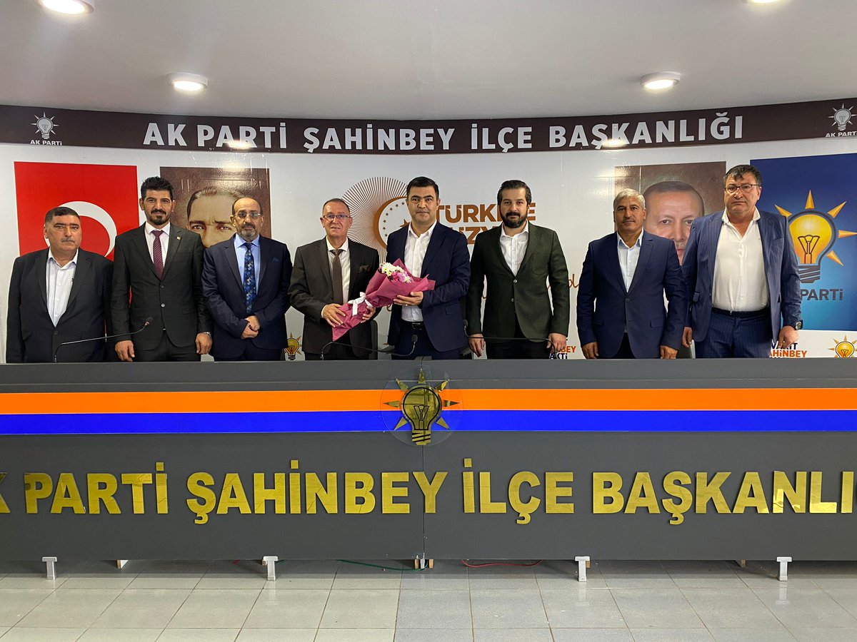 Şanlıder Başkanımız <a href="/hakki63kilic/">HAKKI KILIÇ</a>, 
Birecikliler Dernek Başkanı <a href="/AltunovaSaban/">şaban altunova</a>,Siverekliler Dernek Başkanı Mehmet Nargiz ve yönetim kurulu üyeleri ile birlikte  AK Parti Şahinbey İlçe Başkanı Sn. @mehmed_tiryaki ve yönetim kurulu üyelerine hayırlı olsun ziyaretinde bulundu.