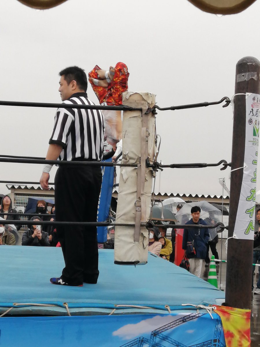 ryo_rplanning's tweet photo. #河内プロレス #八尾わいわいフェスタ 雨模様の中多数の御来場ありがとうございました！無料大会には有り得ない豪華＆バラエティに富んだメンバーで悪コンディションをものともしない最高の盛り上がりでした。お客様も選手の皆さんも風邪ひかないように！ https://t.co/lNycmcJDQM