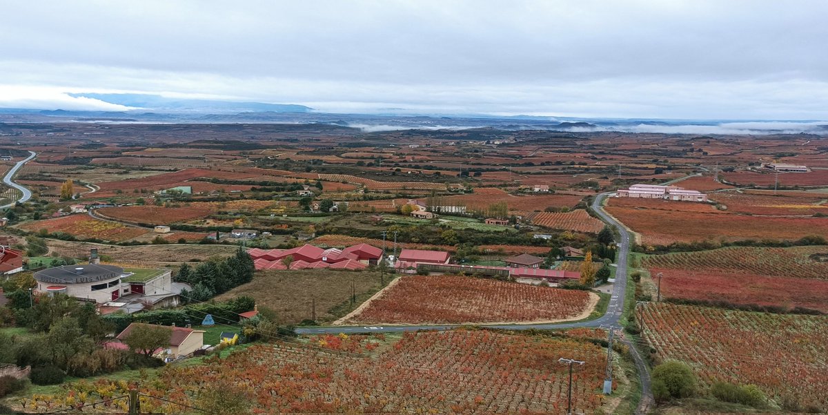 Casi en invierno ya, comienza la temporada de charlas y tertulias. 
Fue un placer presentar ayer el libro en Laguardia, el corazón de la Rioja Alavesa. Y más en un club taurino con 9 meses de recorrido, pero casi 160 socios de todas las edades 👏