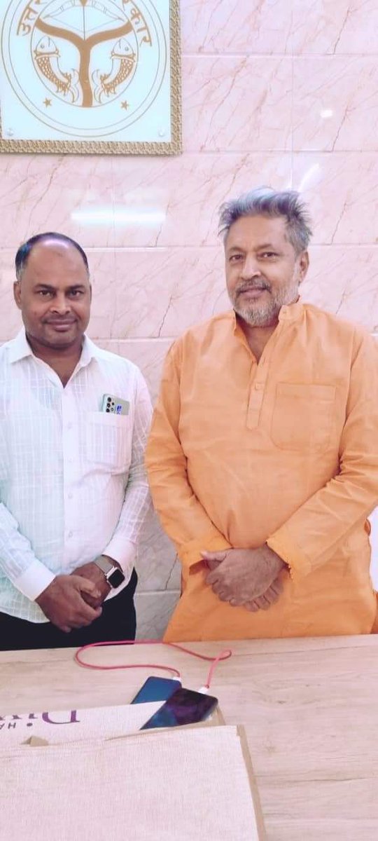 Ramkishan_bjp's tweet photo. हमारे अभिभावक पूर्व राज्यमंत्री/विधायक श्री @MlaShikarpur जी और छोटे भाई @kushsharma_adv जी को दीपावली की शुभकामनाएँ प्रेषित कर माननीय मंत्री जी से आशीर्वाद प्राप्त किया । https://t.co/jV4fG1FjlV