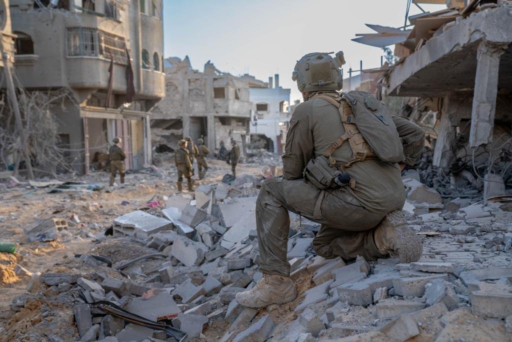 EylonALevy's tweet photo. The @IDF found civilians who hadn't evacuated Shati yet. It secured an evacuation route for them to get to safety. Gazan terrorists fired at the troops securing the safe passage of Gazan civilians. We killed the terrorists.

We know we're the good guys. https://t.co/pDmzTYFhyt