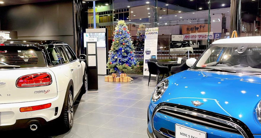 GlanzMini's tweet photo. 【MINI成田】
今年もショールームに
大きなツリー🎄が現れました🫶🏻
MINIとクリスマスツリーって
可愛すぎませんか?
大好きな風景です🫶🏻
#クリスマスツリー
#christmas
#minichristmas https://t.co/8kZWZAOyJz