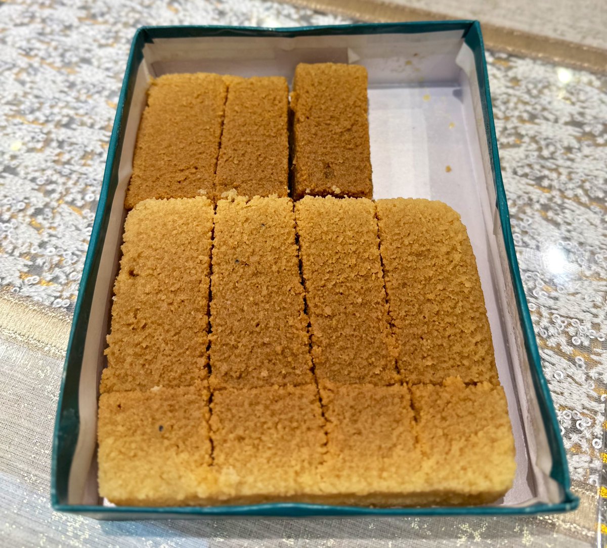 TheFoodAdmirer's tweet image. Sharing two of my favourite Diwali 🪔sweets ~ Heavenly Milk Cake and Gooey Dhoda Burfi ❤️❤️❤️ Yummy!!