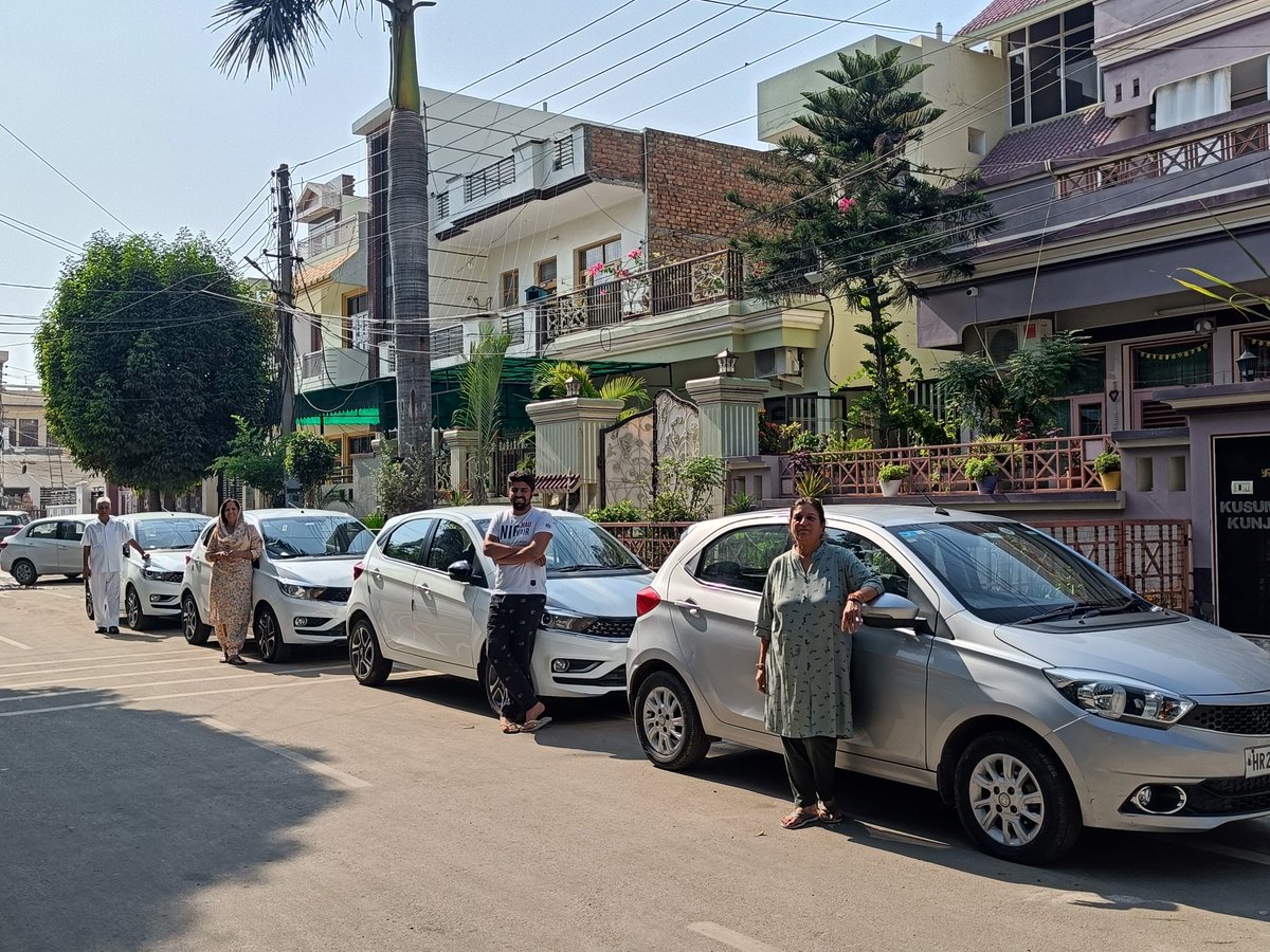 AmrenderBrar98's tweet photo. 2 Neighbours, 4 Tiago's
@RNTata2000 @TataMotors https://t.co/A08g0RjB7a