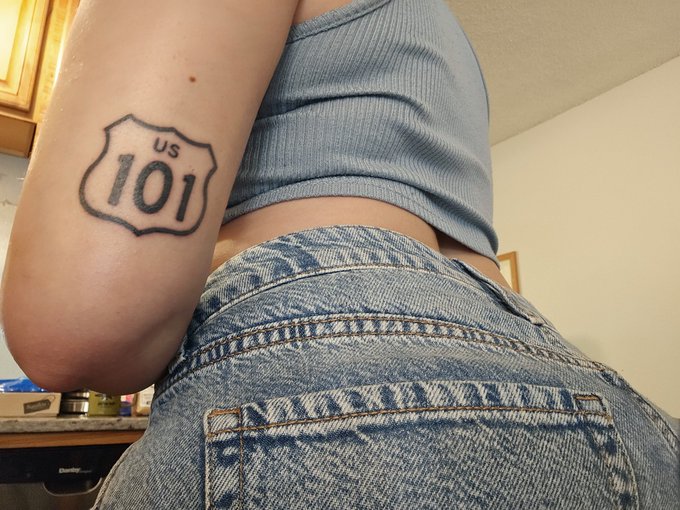 My new tat is so cute https://t.co/uxE8LJgPxV