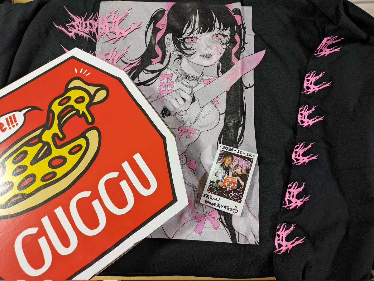 HHHH_HaHuHaHu's tweet photo. FS戦利品パート3💁
面白いお兄さんとピンクの女の子がデザインしてるＴシャツ😆ピンク大好きな私はついつい買っちった🫶こういう絵大好きな私はすぐ買っちゃうよね🥹何とピンクの女の子のチェキも有ったので一枚パシャリ📷　＃ＦＳ #Cuccu https://t.co/Q8WPQviv76