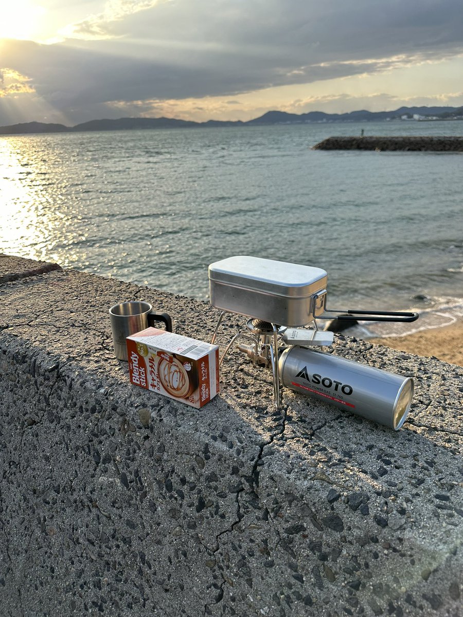 kenpuraya_hobby's tweet photo. 晴れてきたんで渋川海岸へ
チャリ乗ってコーヒーライドして来た。
風が強いし寒い🥶
#TREK #marlin7 #玉野市 #瀬戸内海 https://t.co/DW8HFZbbTE