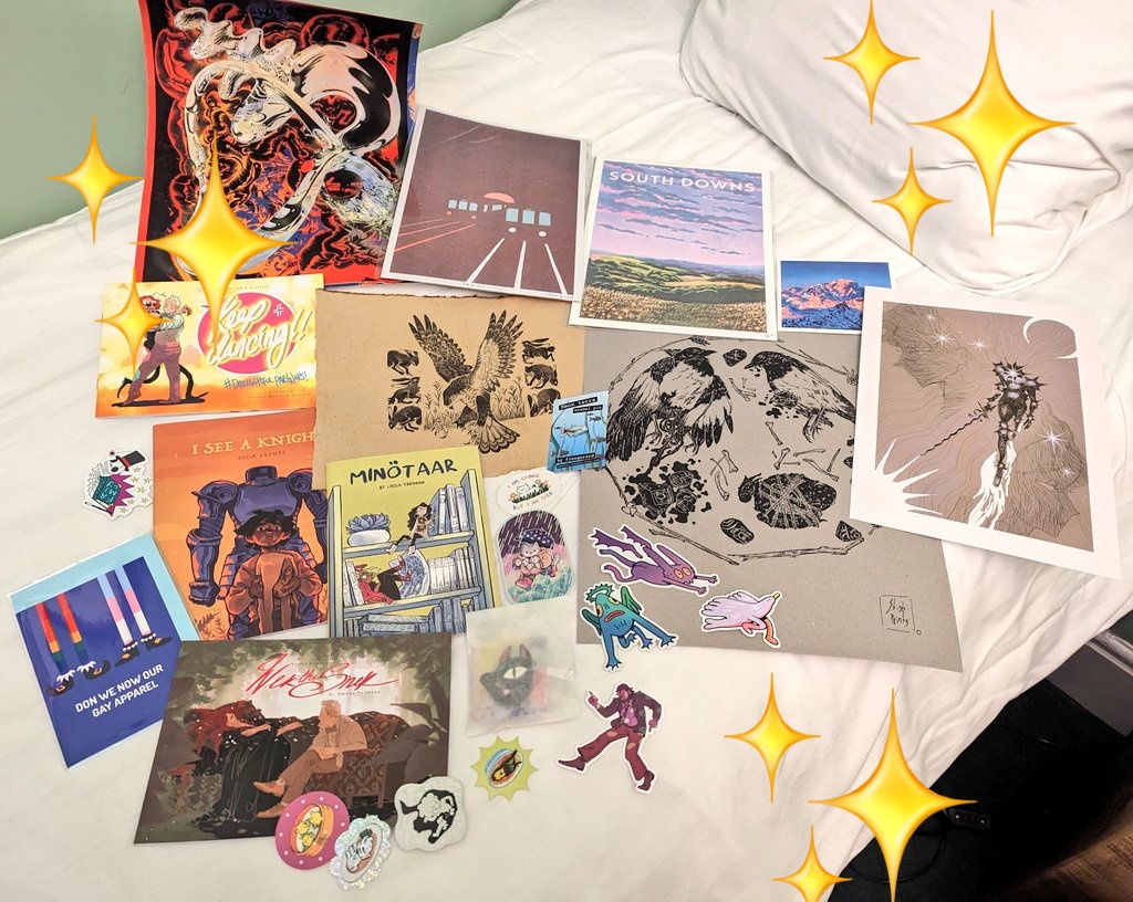 Thought bubble haul!!! 💭🩷💫
I'll tag the artists in the comments when I get home. got some goooorgeous art this year that's going up on my walls!!!
