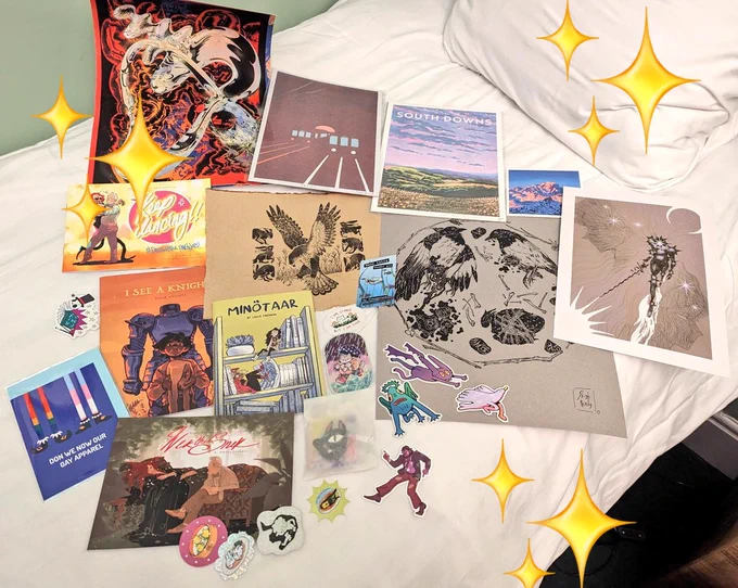 Thought bubble haul!!! 💭🩷💫

I'll tag the artists in the comments when I get home. got some goooorgeous art this year that's going up on my walls!!! 