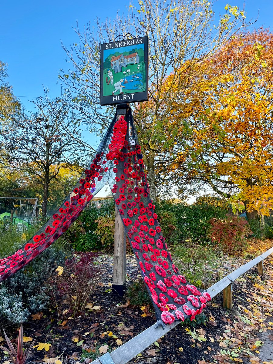 #LestWeForget crochet poppies in Hurst village yesterday morning for Remembrance weekend #WeWillRememberThem