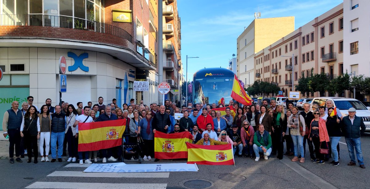 ppalgeciras's tweet image. Algeciras inicia su camino a Cádiz para luchar por la igualdad de los españoles.
