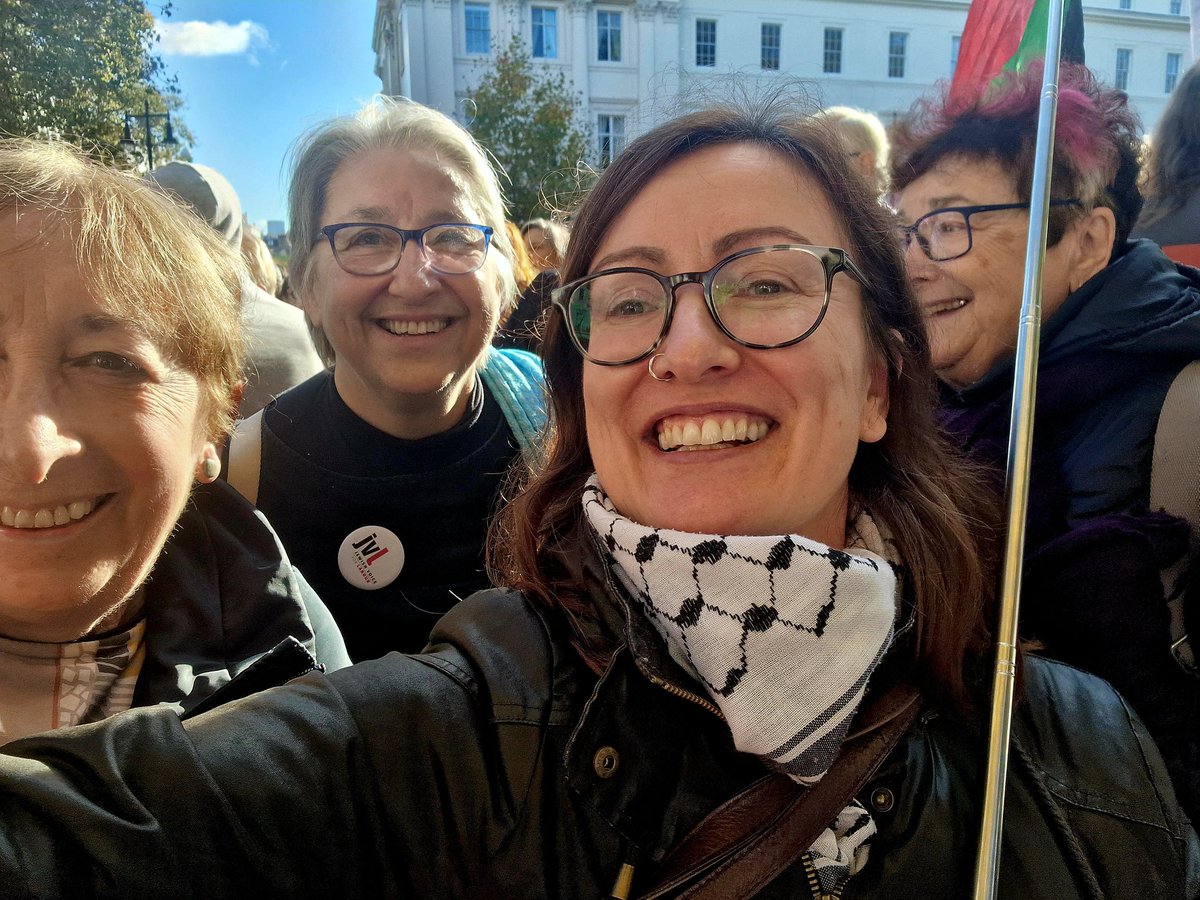JerseyPSC's tweet photo. 🧵 of photos & videos of the march for humanity in London yesterday.
This is what ❤️ looks like in action!
#CeasefireInGazaNOW
#FreePalestine
#AllOutForPalestine
#HumanityRises https://t.co/FImkv4IdNr