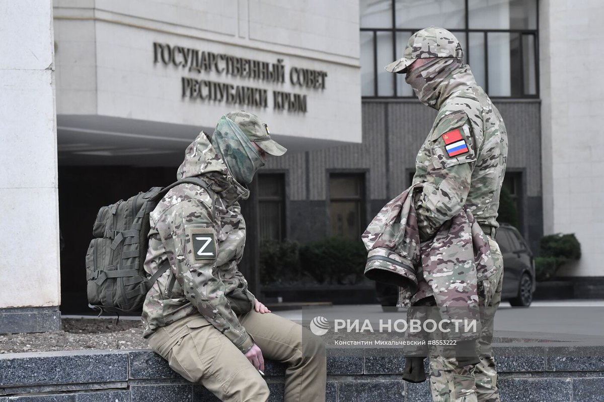 TheGreyPatriot_'s tweet photo. 🇷🇺 Handover of "Zhirinovsky" kamikaze drones purchased by LDPR political party to motorized infantry battalion in the building of Crimean parliament in Simferopol. Recently.
#Russia #Russian #Russians #Recent #Drones #LDPR #Kamikaze #FPV #Zhirinovsky #Ceremony #Multicam https://t.co/PN9aXhC4OT