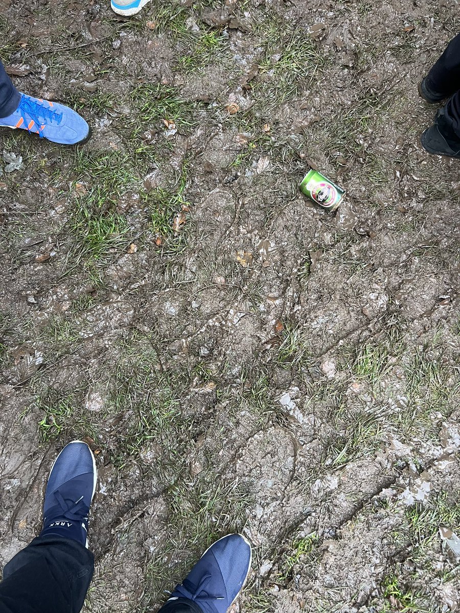 CasValentin's tweet photo. Parken har åbenbart lavet en bane ude foran udebane afsnittet, gad vide om de træner på den for at vende sig til kampbanen. #goodhosting https://t.co/4KAXjmWyqc