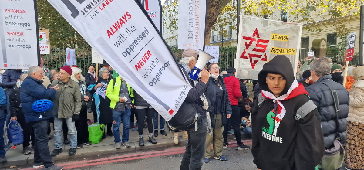 JerseyPSC's tweet photo. 4.🧵
This is what ❤️ looks like in action!
#CeasefireInGazaNOW
#FreePalestine
#AllOutForPalestine
#HumanityRises https://t.co/Nz9rgyG0s7