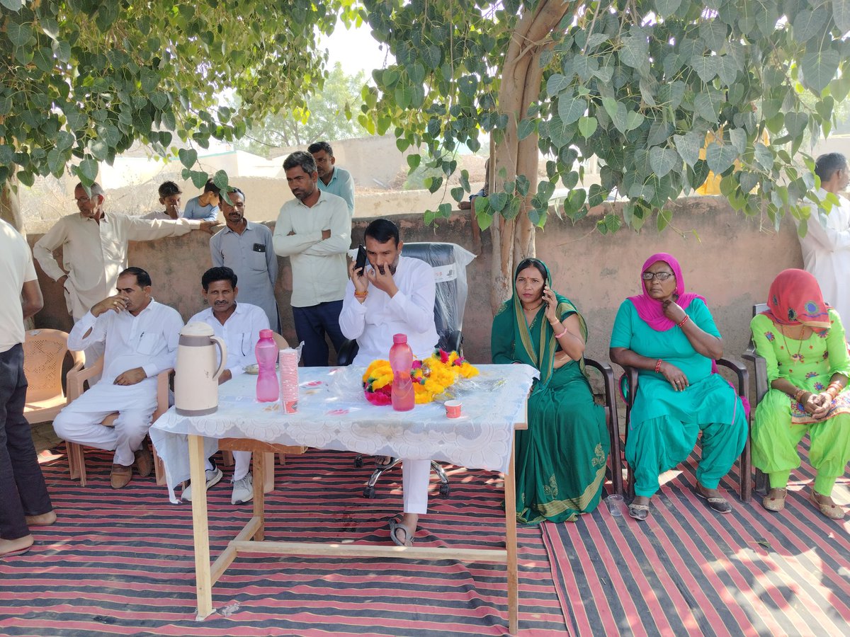 abhishekmatoria's tweet photo. नोहर विधानसभा क्षेत्र के गांव मालासर में जनसम्पर्क कार्यक्रम के दौरान ग्रामवासियों से मुलाकात कर भाजपा को विजयी बनाने के लिए आग्रह किया ।

#खिलेगा_कमल_जीतेगा_नोहर 
#Abhishekmatoria 
#नोहर https://t.co/4zSzSWIVE9