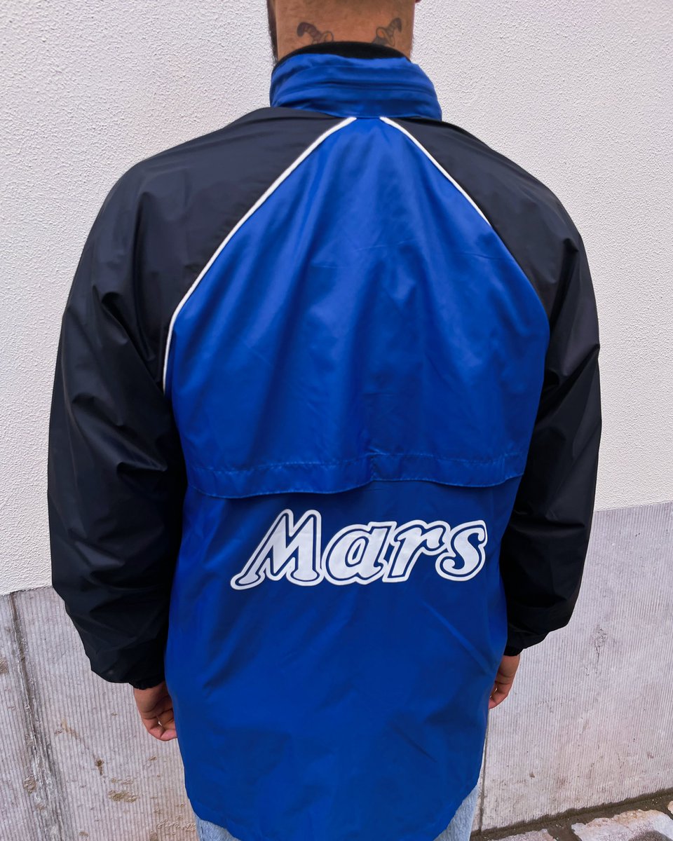 RB - CSJ / 90 Vintage Football Store (@classicsoccerjs) on Twitter photo GIVEAWAY 🚨
Win this limited edition Napoli 1988-89 rain coat (official NR re-issue) in size M, L or XL !
To enter simply:
1️⃣ RT & like this tweet
2️⃣ Follow <a href="/classicsoccerjs/">RB - CSJ / 90 Vintage Football Store</a>
3️⃣ Comment with your size
Good luck! GIVEAWAY 🚨
Win this limited edition Napoli 1988-89 rain coat (official NR re-issue) in size M, L or XL !
To enter simply:
1️⃣ RT & like this tweet
2️⃣ Follow <a href="/classicsoccerjs/">RB - CSJ / 90 Vintage Football Store</a>
3️⃣ Comment with your size
Good luck!
