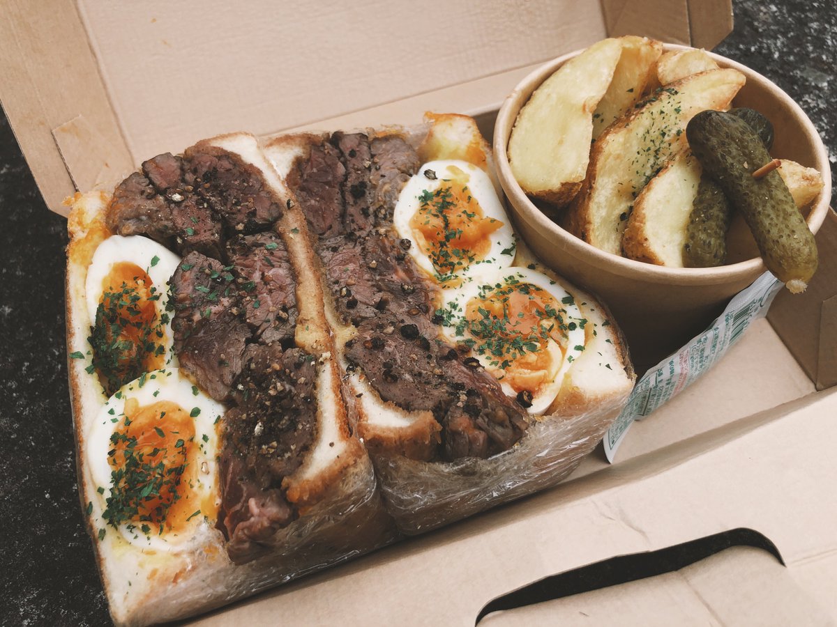 leo____18's tweet photo. 11月まで限定のTSUKIMI BOX🍔
肉厚ボリューミーで美味しかった🤤🫶🏻 https://t.co/yynHghzppc