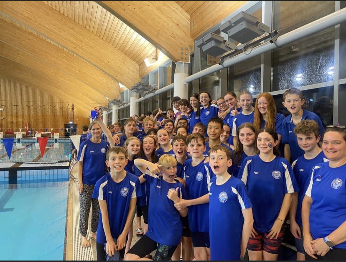 CheshamSC's tweet image. Well done Chesham Swimming Club for coming 3rd  in the second round of Arena league this evening. 
After a long drive to Portsmouth everyone swam extremely well 
5th Seaclose - 93
4th Chichester -134
3rd Chesham - 144
2nd Worthing -191
1st Haselmere -198
#teamchesham
#swimfast