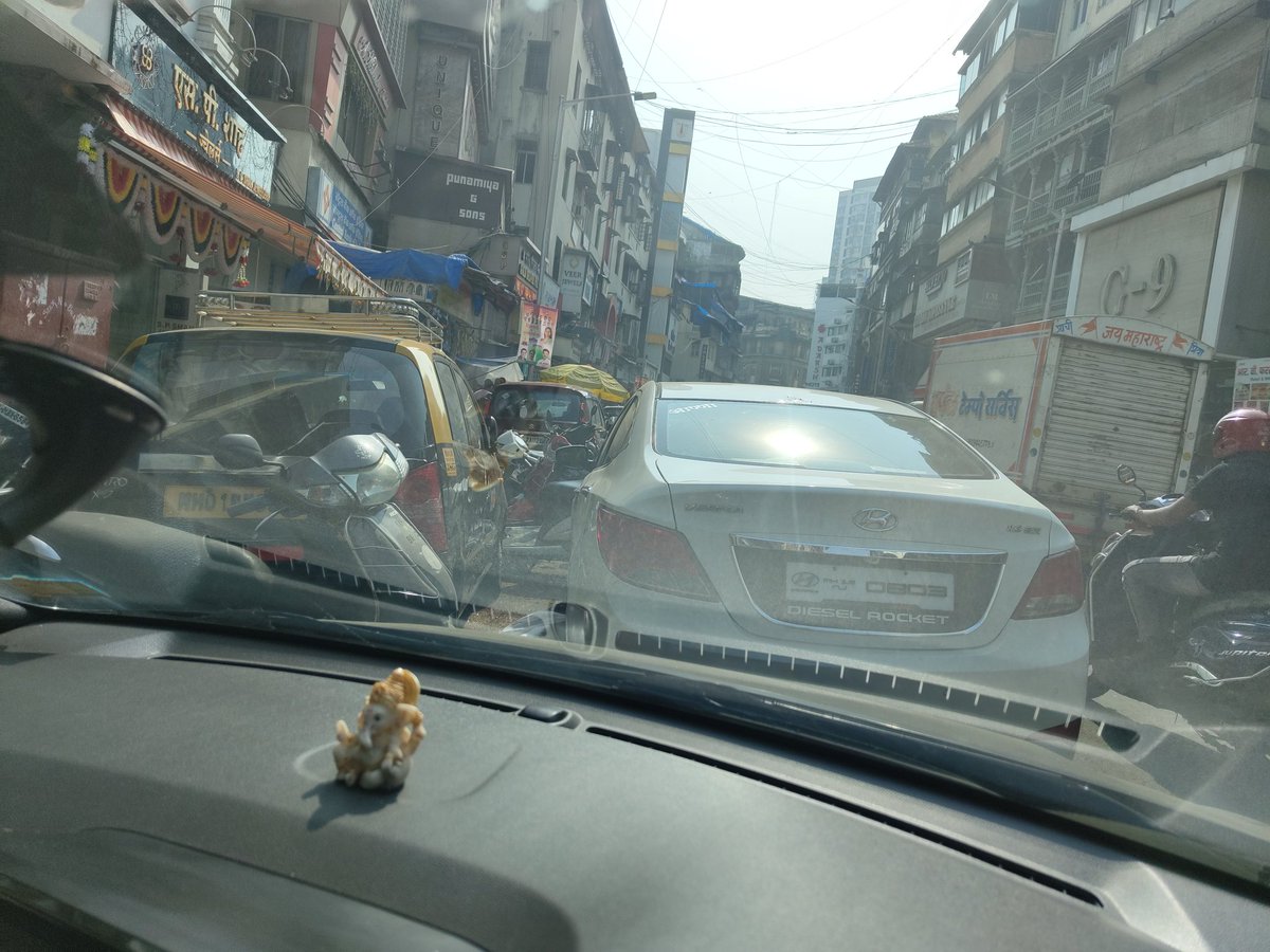 devendrab21's tweet photo. @MTPHereToHelp Car parked in double and driver missing. Blocking the parked vehicles from getting out at Kalbadevi Road, Mumbai - 02.

Also using a fancy number plate with an expired insurance.

MH12 NJ 0803 https://t.co/sWkq5RjomC