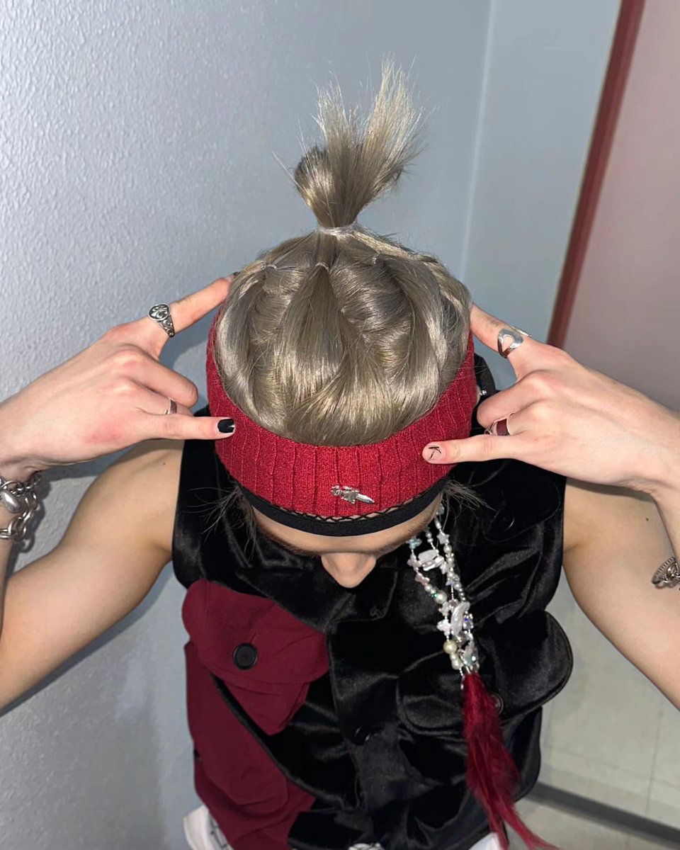 hyunjinpost's tweet photo. instagram update https://t.co/VFDuqC7gpm