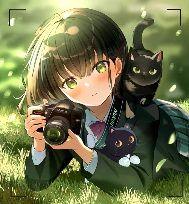 「カメラを向けると微笑んでくれる写真部の先輩」