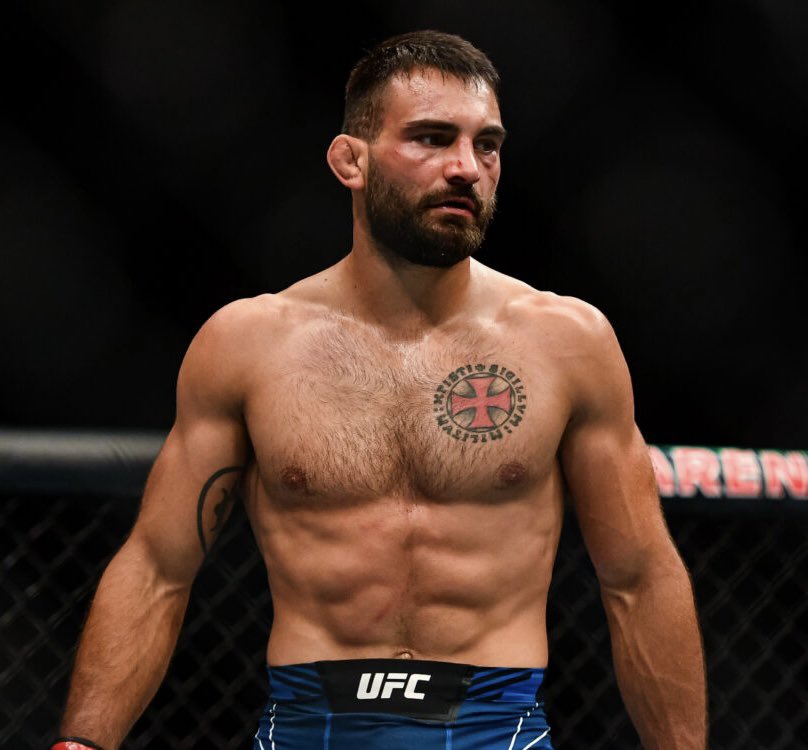 lamelee_mma's tweet photo. 🟠🗞️| Dana White déclare en conférence de presse que Benoît Saint-Denis fera non seulement son entrée dans le top 15, mais qu’il est également possible que ce dernier soit logé à la 10eme place du classement.

Il ajoute que ça ne le dérangerait pas de faire combattre le 10eme du classement face au 2eme ou 3eme 👀

L’ascension est incroyable 🤩
