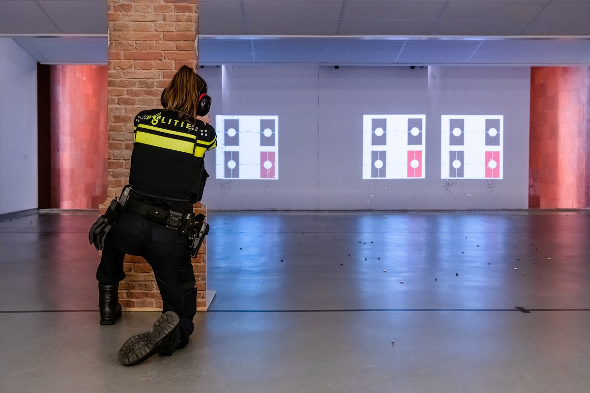 #PolitieOpleiding We ontmoeten je graag op de Open Dag #ROC #Tilburg; zondag 19-11 van 10 -14 uur. We vertellen je over hoe het is om bij ons te werken. Zo ontdek je of een sportieve opleiding bij je past. Schrijf je nu in en we zien je volgende week: obi41.nl/4r98wefm