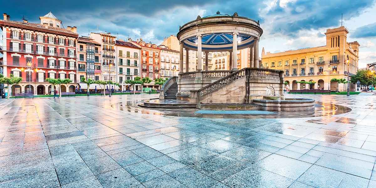 EspanaEnLatam's tweet photo. ¡Hoy nos vamos de escapada a #Pamplona! 💚
En tu visita no te puedes perder estas paradas esenciales... ⬇️
▶️ La #PlazaDelCastillo... 🤩
▶️ El #MuseodeNavarra... 🏛️
▶️ Los #JardinesdelaTaconera... 🌹
👉 https://t.co/qWf7ooTEOh
#VisitSpain #SpainUrban @VisitNavarra https://t.co/4dbyY1uQsH