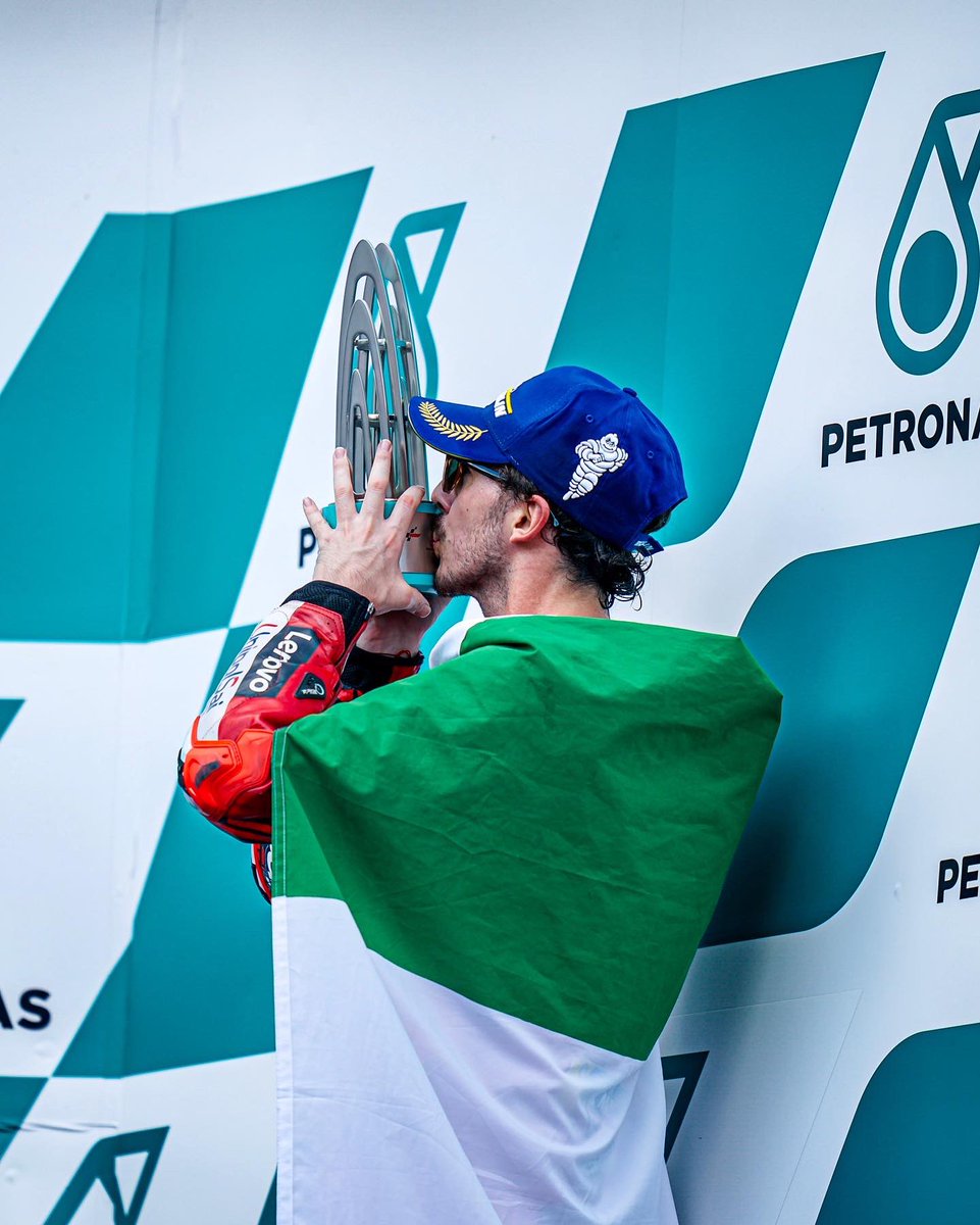 PeccoBagnaia's tweet photo. #MalaysianGP 🇲🇾 

Thank you Sepang, you are always super! 
Next stop Qatar 🫡 
Congratulations to @Bestia23 and the whole @ducaticorse , I am really happy for you guys. 

#Go1Free https://t.co/nM2CVXmlNh