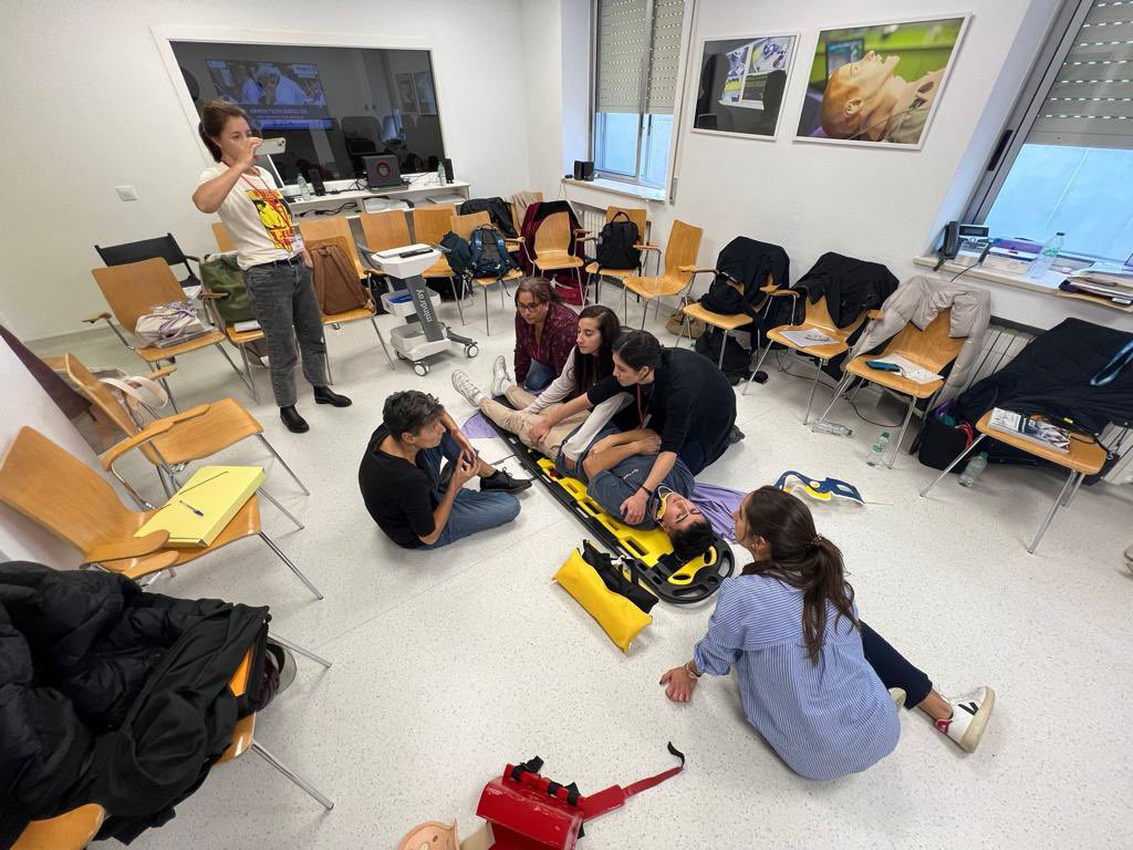 CTF_ASACEC's tweet photo. Finalizamos “511 curso #ATLS” Organizado la @aecirujanos con alumnos de toda España. Tres días de intensa dedicación por parte de los docentes. Enhorabuena. #asacec #CHUAC https://t.co/DL5i0mdqTf