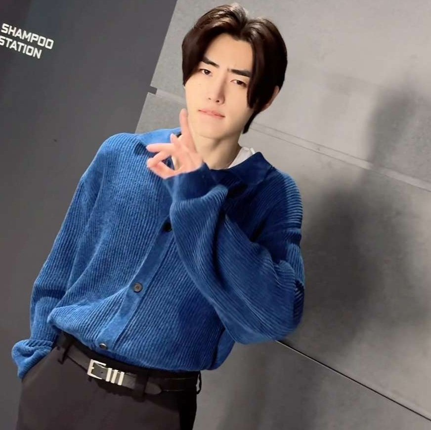 archiveofhoon's tweet photo. this fit on him https://t.co/A2464CVtGO