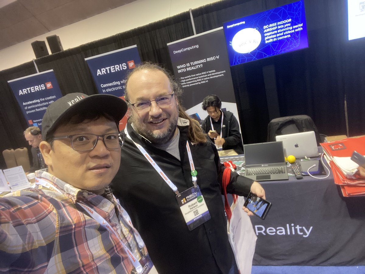 Yuning_XC5's tweet image. Robert Nelson, principal engineer @digikey giving great advice on @DeepComputingio working with @FrameworkPuter for @risc_v #RISCVEverywhere motherboard, and Jeff , Director of Technical Programs @risc_v giving me ideas on #RISCV server racks @DeepComputingio
