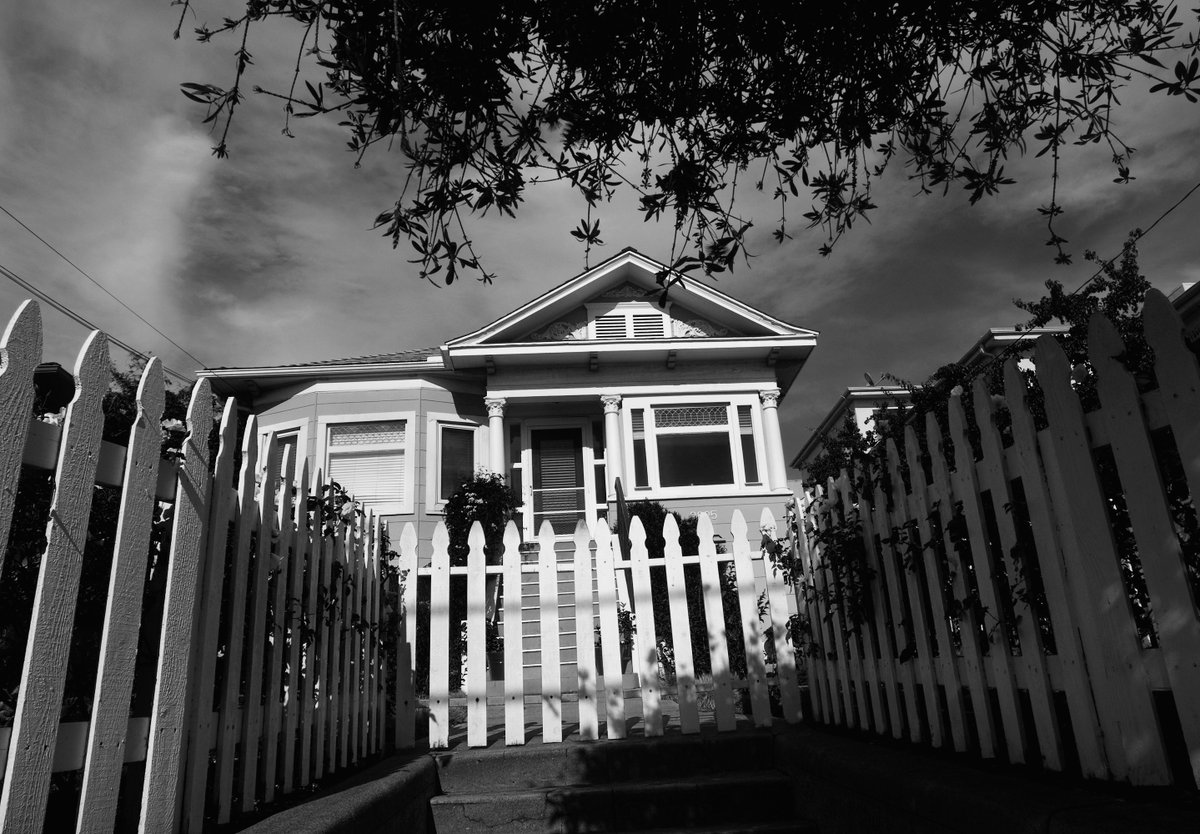 thejourneypwp's tweet photo. TRIPPING
Santa Monica, CA (2010)
copyright © Peter Welch

#nftcollectors #NFTartwork #peterwelchphoto #thejourneypwp #blackandwhitephotography #photography #blackandwhite #SantaMonica #California #LosAngeles #tripping #beach #picketfence #pickets #sky #sunny #CA #LA #steps #high https://t.co/BV8Zn3tFXJ