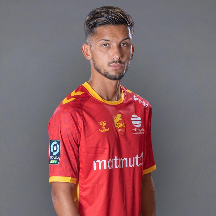 🇫🇷 Logan Delaurier-Chaubet (2002) est vraiment l'une des très belles révélations de la L2. 

Le milieu de terrain offensif de QRM, prêté par Bordeaux, compte déjà 4 buts et 2 passes décisives avec le club normand. 

Un des rares footballeurs ariégeois, également passé par Balma.