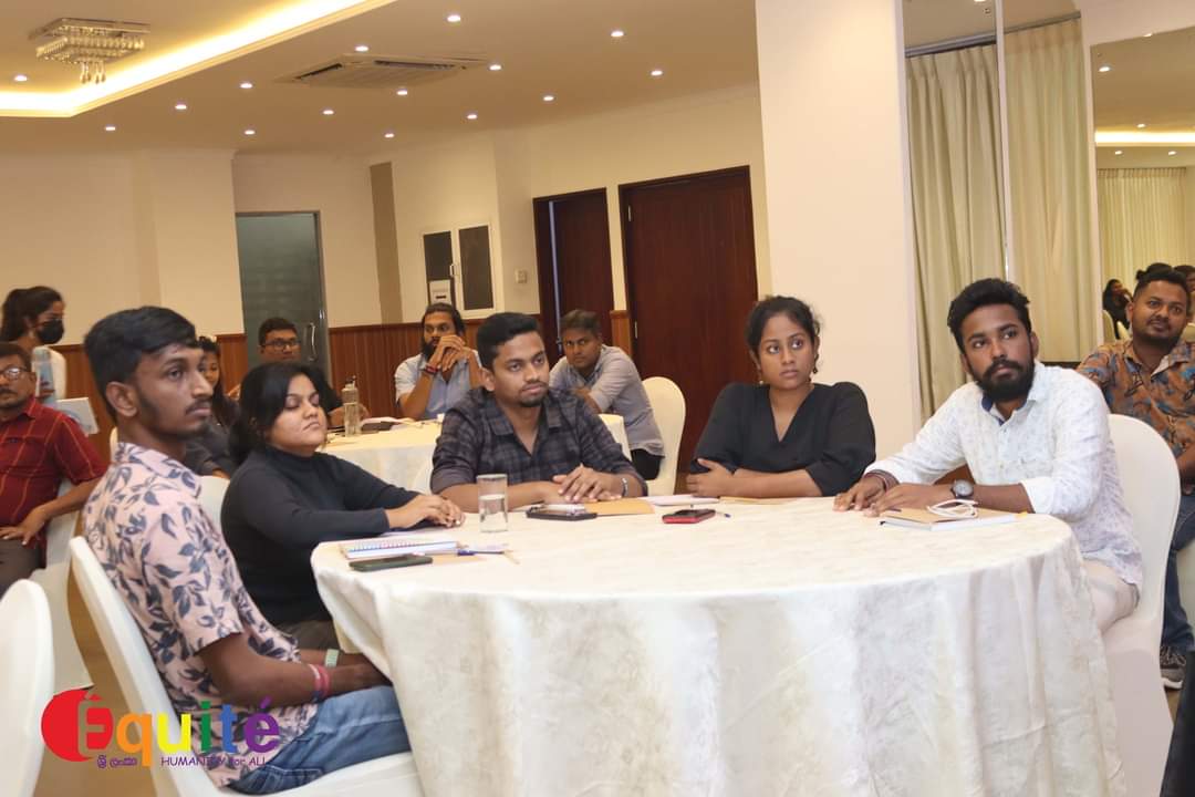ThanujaJay's tweet photo. Équité Sri Lanka Media Fellowship Program 2023 

Équité ආයතනය මගින් පැවැත්වූ නේවාසික  මාධ්‍ය වැඩමුළුව. ඩිජිටල් මාධ්‍ය අවකාශයේඅන්තර්ගතයන් නිර්මාණය කර ගැනීම සහ අලෙවිකරණය සම්බන්ධයෙන් මා විසින් පැවැත්වූ දේශනය
 #mediaadvocacy 
 #LGBTIQ+   #Trainingprogram 
#Gender #Attitudechanges https://t.co/SVbk7ihkG6