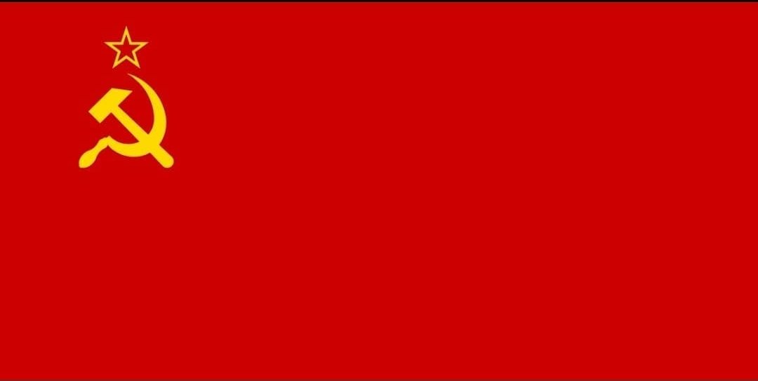 TalDíaComoHoy de 1923 la Unión Soviética adoptó la hoz y el martillo como su estandarte oficial.