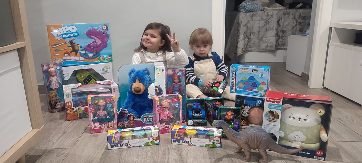 Mi hija Lola (4) ha tenido una iniciativa muy bonita:
Reunir dinero y comprar juguetes a los que no tienen.
Esta es la primera tanda que compramos ayer.
Seguimos recaudando #SONRISAS
¡Si puedes COLABORA!
<a href="/jlsanzalcalde/">José Luis Sanz</a> <a href="/_JuanEspadas/">Juan Espadas Cejas</a>
<a href="/hdadsbernardo/">Hermandad de San Bernardo</a> <a href="/RocioSevillaSur/">Hdad. del Rocío de Sevilla Sur</a>