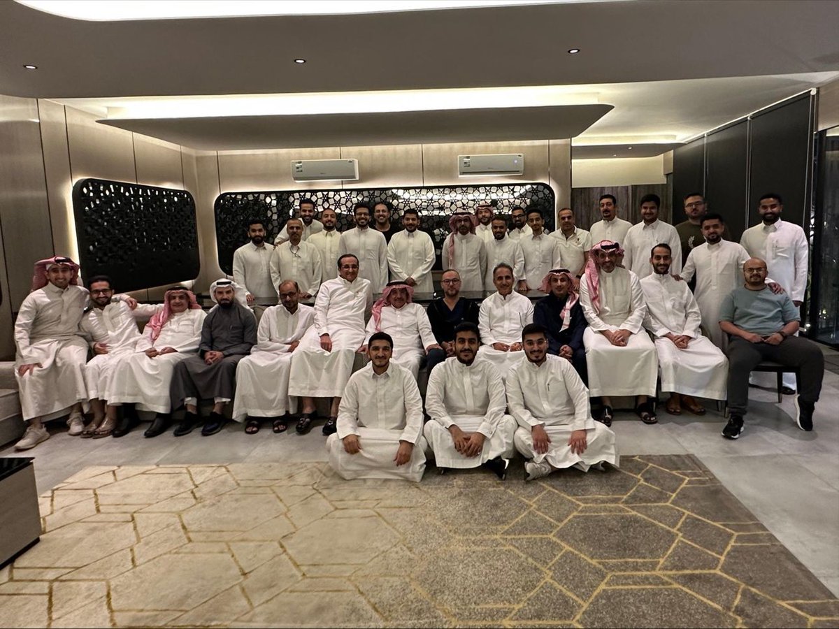 sbinhamri's tweet photo. بعد قرابة ٢٠ عاما ، ٢٠٠٣ - ٢٠٢٣... قضيناها في العلم والعمل ـ... 
أعلن الرحيل الرسمي من مستشفى الحرس الوطني ... والتوفيق لزملائي في خدمة المرضى في هاذه المؤسسة العريقة ....
شكرا من أعماق القلب ... https://t.co/g5FRXyHkgb