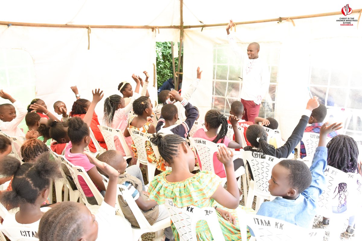 citamkakamega's tweet photo. Proverbs 17:6  ... children are a crown to the aged, and parents are the pride of their children.

#GivingGenerously #InHisPresence 
#abideInMe #CitamKakamega 
#WorshipSunday https://t.co/MQvCptidRR