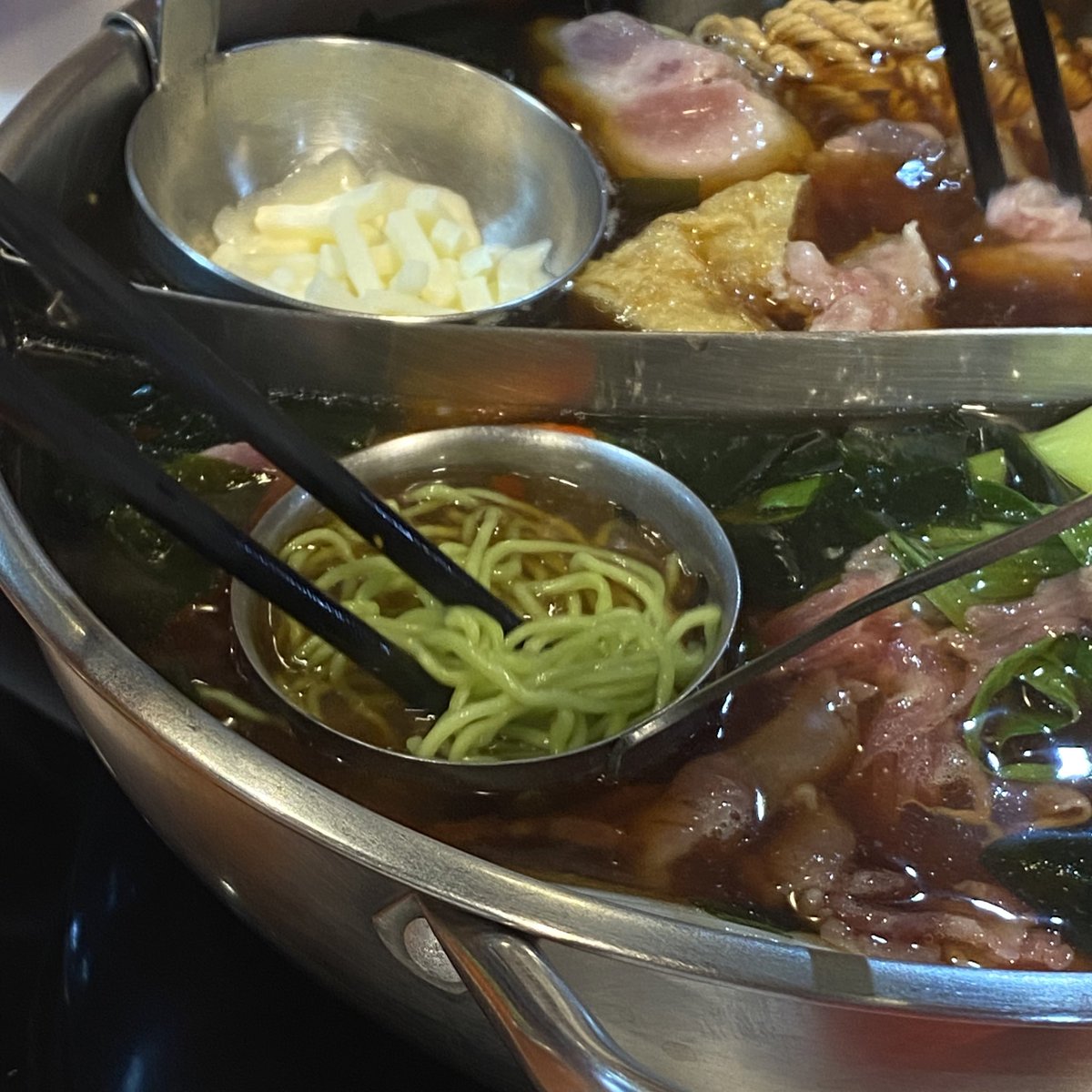 ช่วยด้วยครับ อยู่ไม่ไหวแล้ว โต๊ะนี้ทุกคน___หมี่yok