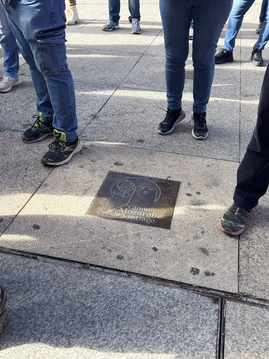 Hoy nos encontramos con una Asociación del Camino de Santiago de #Atarfe 

Van a conocer el “𝑳𝑬𝑮𝑨𝑫𝑶 𝑱𝑨𝑪𝑶𝑩𝑬𝑶 𝑫𝑬 𝑱𝑨𝑬́𝑵” 🥳

#SantiagodeCompostela #caminodesantiago 
#peregrina