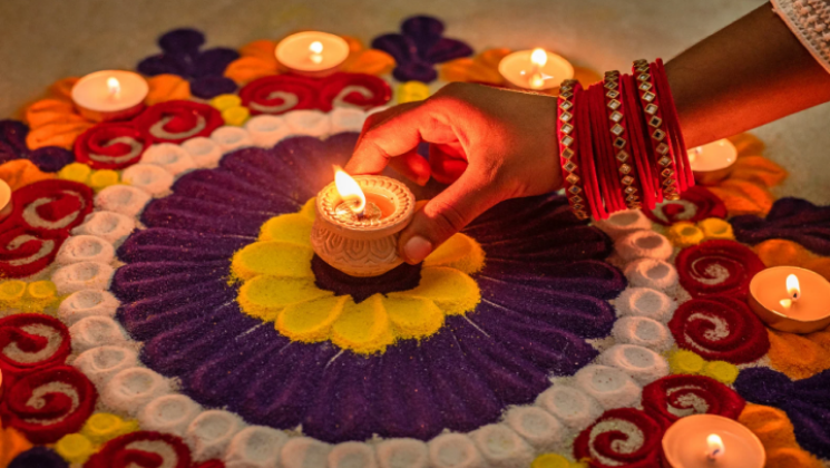 DanBloom's tweet photo. Diwali symbolizes the spiritual victory of light over darkness, good over evil, and knowledge over ignorance. Given what we are going through, I'd like to wish a special Diwali to all those that celebrate, as well as to the rest of us looking forward to better days ahead. https://t.co/QqpUxXjBPW