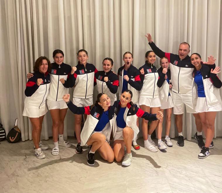 FFTennis's tweet photo. Les Championnats du monde de Padel juniors débutent demain au Paraguay 🇵🇾 

Bonne chance aux équipes de France U14 à U18 alignées dans la compétition 👊🇫🇷 https://t.co/kfOvARUoG1