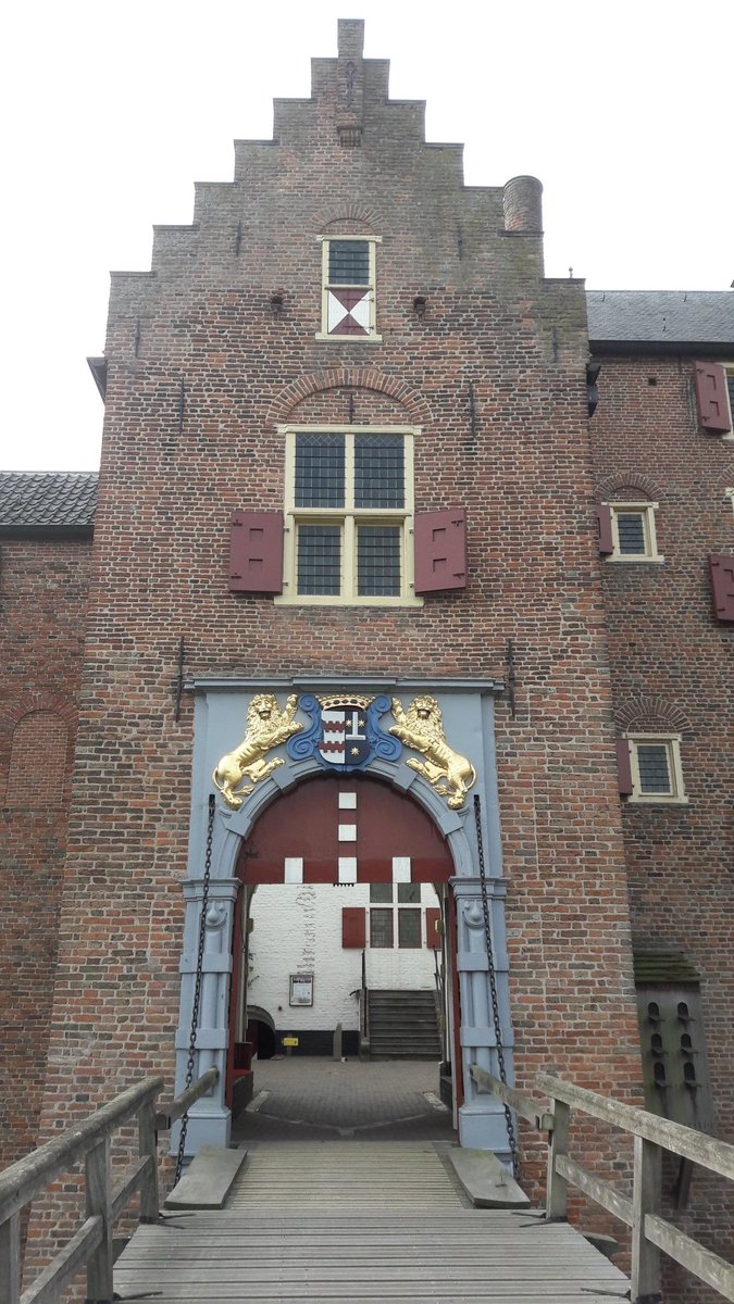 Janneke1960's tweet image. Kasteel Ammersoyen. #ingang #November_Kiek @Tpzijl