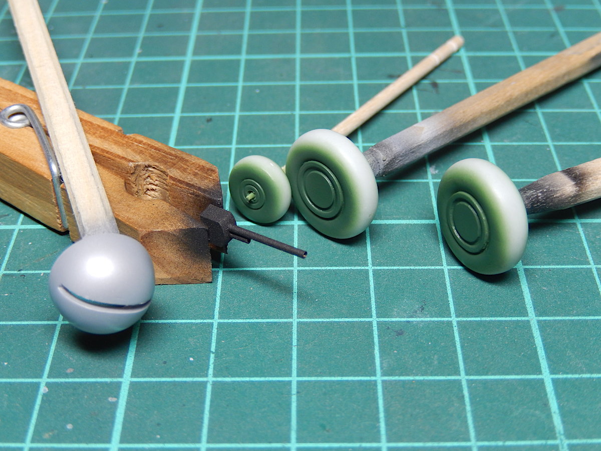 gorimodeler's tweet photo. 機体全体の銀を吹き終わったところで、キャノピーレールとノズルを部分塗装。
あと、後部機銃やら脚周りやら。
#SAコン
#Amodel
#IL40 https://t.co/yGqFLt1Le5
