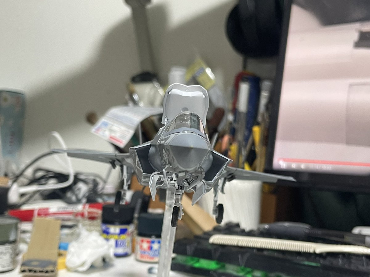 tamon_at_21's tweet photo. #ハセガワ　#F35
ハセガワ　1/72 F-35B
研究室の先輩からの制作依頼

RAMのデカールと塗料の色の差だけが残念 https://t.co/AMf312Fqd6