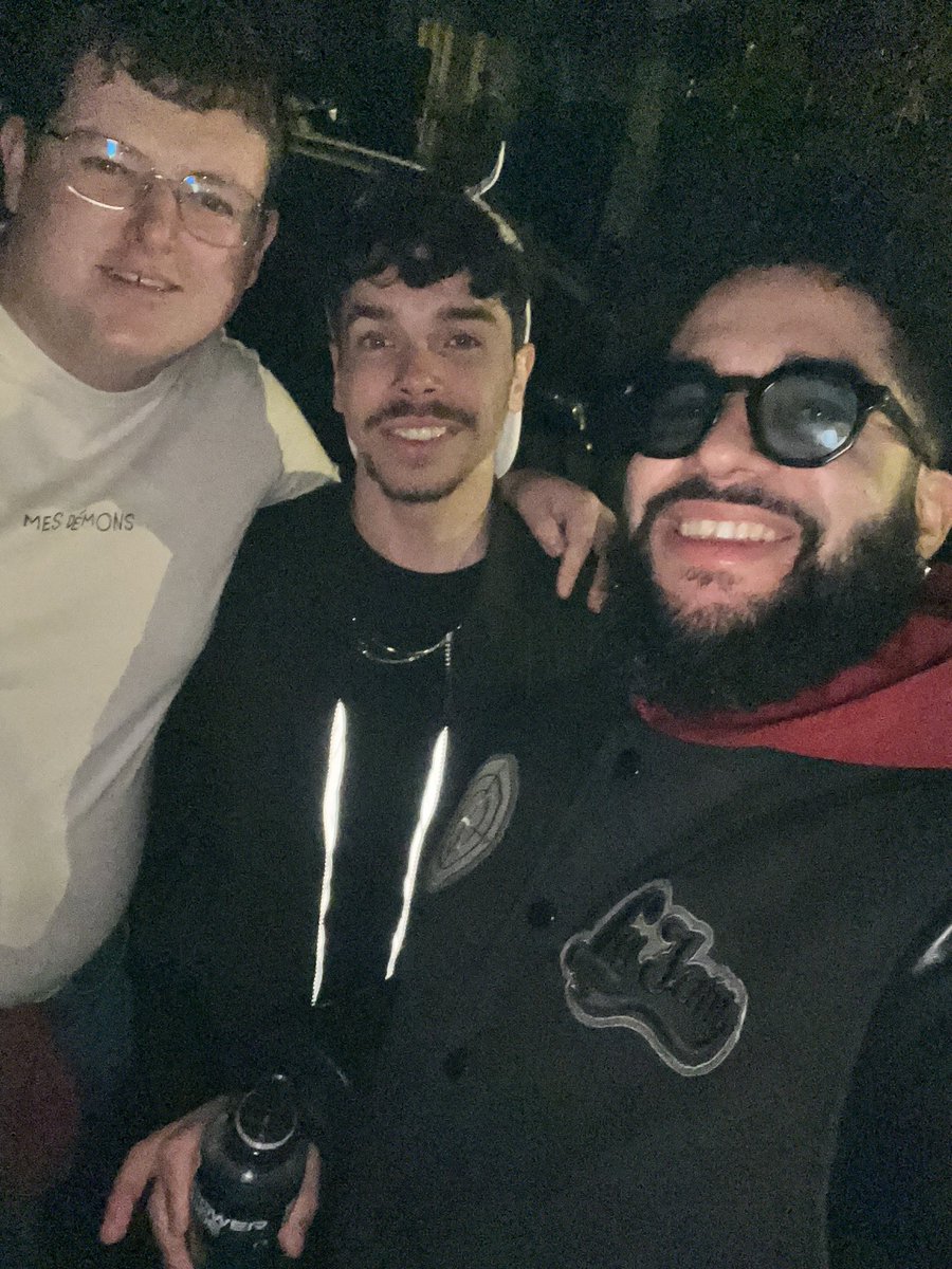 AlexyFCB's tweet image. En train de penser au concert de @KikesaOff, quel bordel, c’est juste magique. Une telle communion avec son public c’est beau, j’ai même pas les mots pour dire à quel point cet homme est talentueux. 
PS: merci pour les photos😁